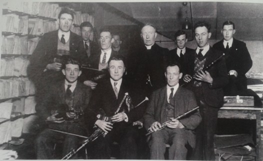 Cloone Céilí Band before Radio 2RN Broadcast c1934